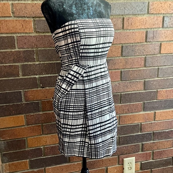 Black and White Plaid Strapless Dress with Pockets - Picture 7 of 12